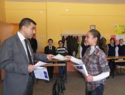 Kaymakam Atasoy karne dağıttı